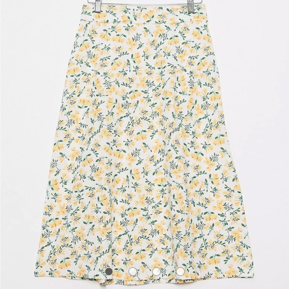 ASOS floral skirt - Picture 1 of 4